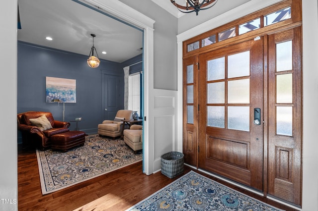 foyer entrance with recessed lighting, dark wood-style flooring, a wealth of natural light, and baseboards