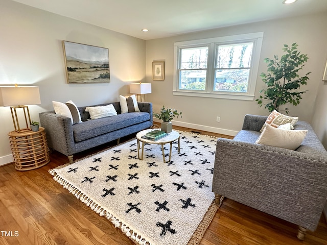 living room featuring recessed lighting, baseboards, and wood finished floors