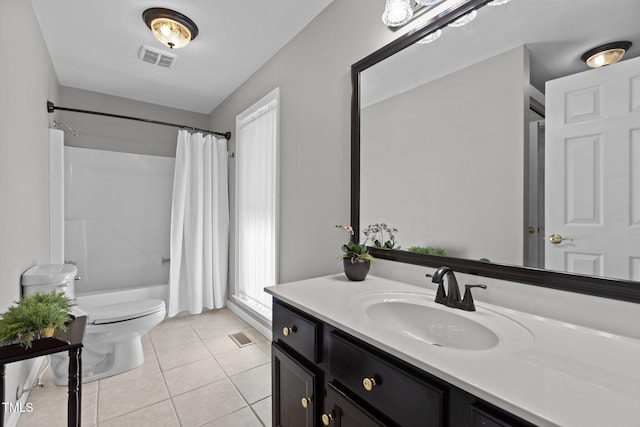 full bath featuring vanity, visible vents, tile patterned flooring, shower / tub combo, and toilet