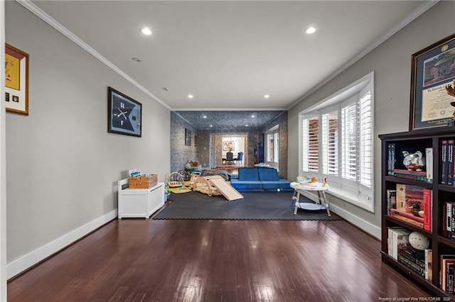 interior space featuring recessed lighting, baseboards, wood finished floors, and crown molding