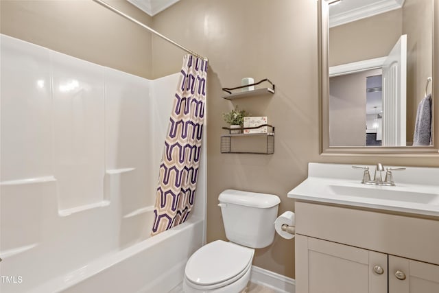 bathroom featuring shower / bathtub combination with curtain, baseboards, toilet, and vanity