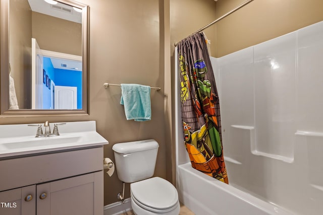 full bathroom with vanity, baseboards, visible vents, shower / tub combo, and toilet