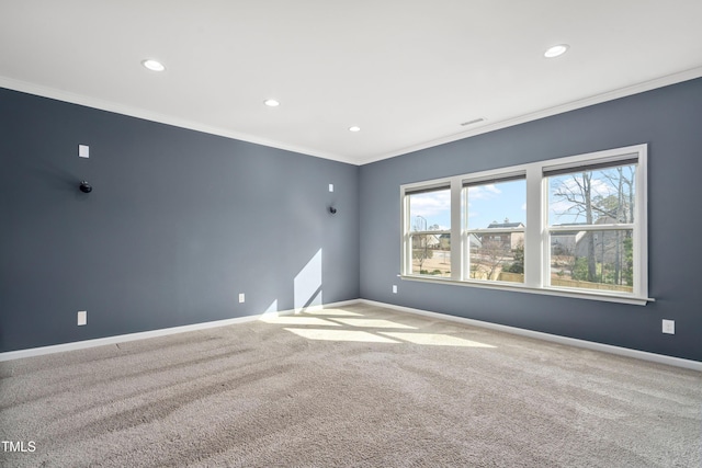 carpeted spare room featuring visible vents, recessed lighting, baseboards, and ornamental molding