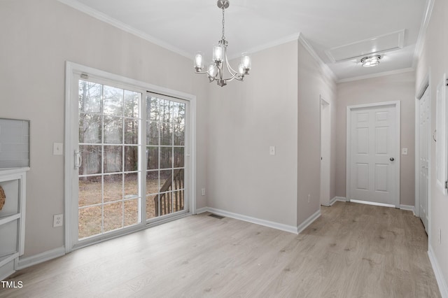 unfurnished dining area with light wood-style flooring, baseboards, visible vents, and ornamental molding