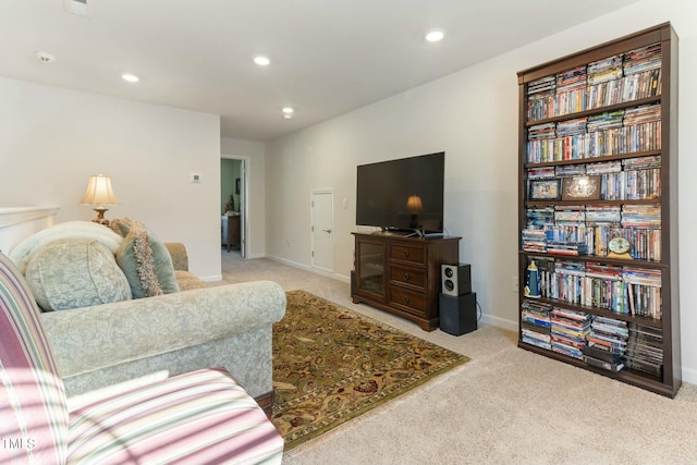 living area featuring recessed lighting, baseboards, and carpet