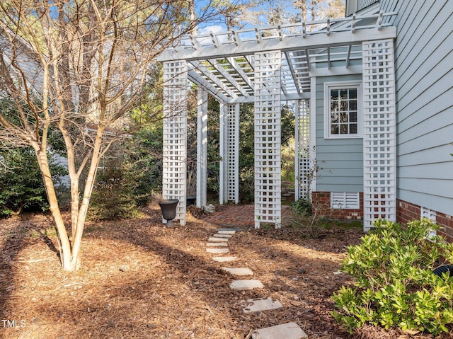 view of yard with a pergola