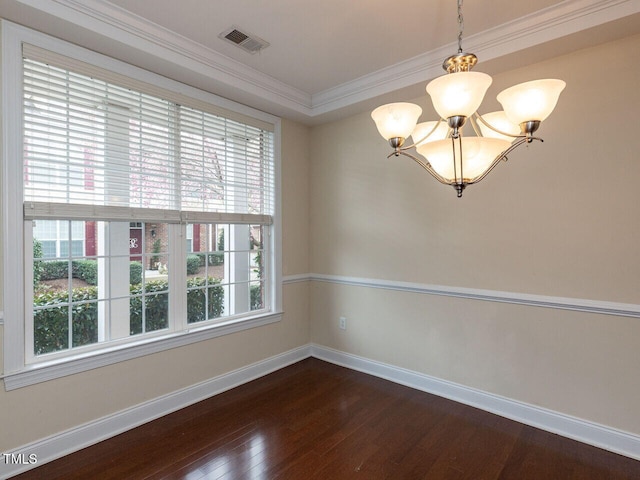 empty room featuring visible vents, dark wood-type flooring, ornamental molding, an inviting chandelier, and baseboards