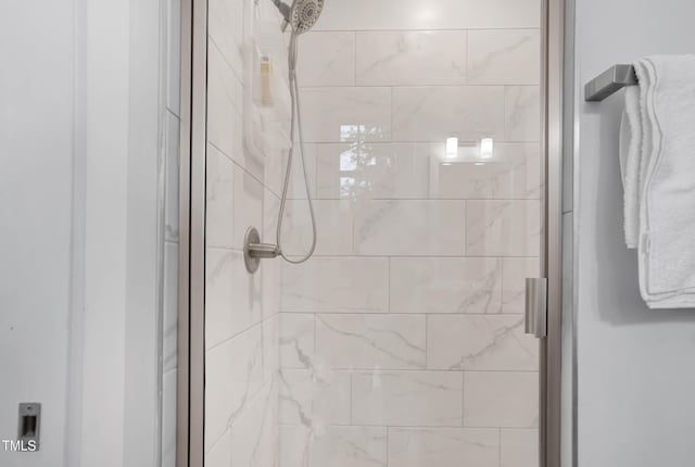 full bathroom featuring a stall shower