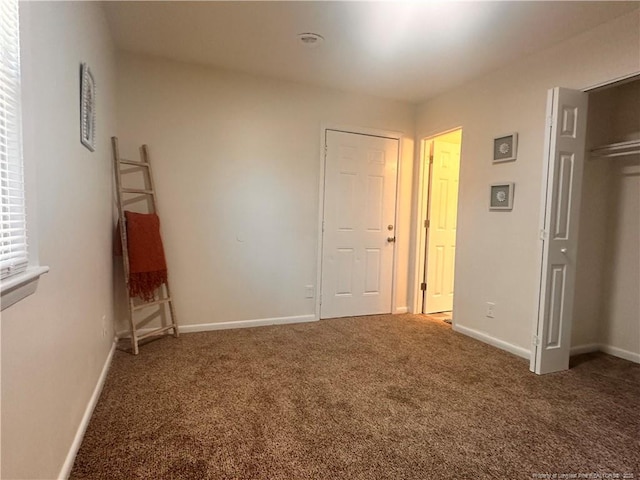 unfurnished bedroom featuring carpet and baseboards