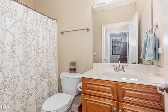 full bathroom featuring visible vents, curtained shower, toilet, and vanity