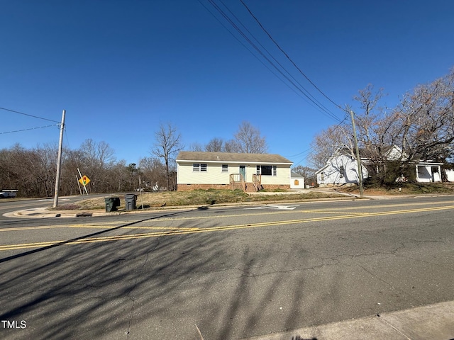 view of front of home featuring crawl space