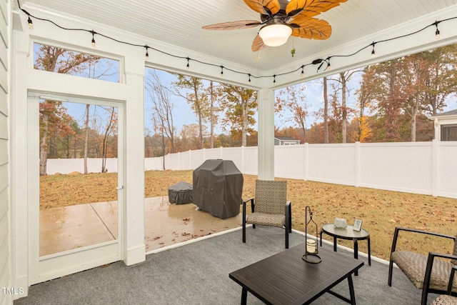 sunroom featuring a ceiling fan