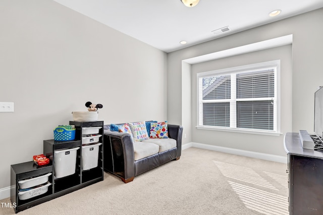 living area featuring visible vents, recessed lighting, carpet, and baseboards