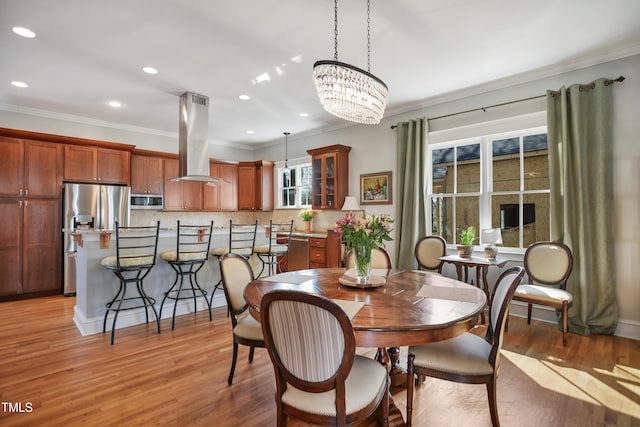 dining room featuring recessed lighting, an inviting chandelier, crown molding, and light wood-style floors