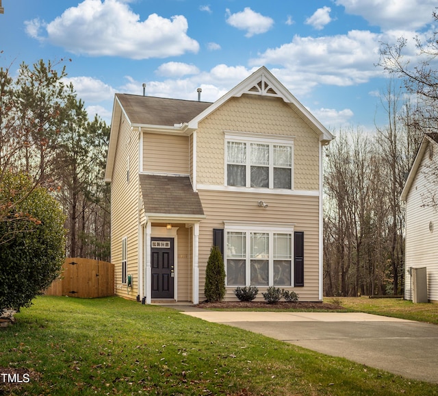 view of front of property featuring a front yard