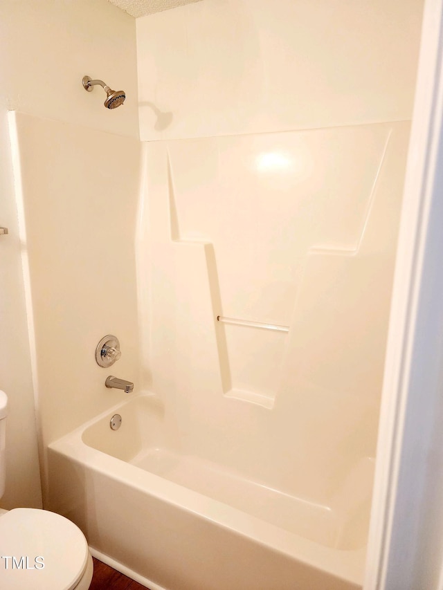 full bathroom with toilet and washtub / shower combination