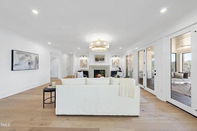 living area with recessed lighting, baseboards, ornamental molding, and light wood finished floors