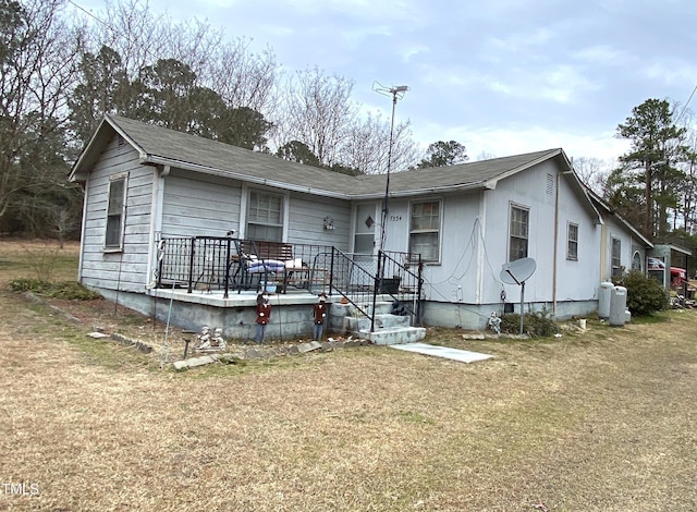 view of front of house featuring a front yard