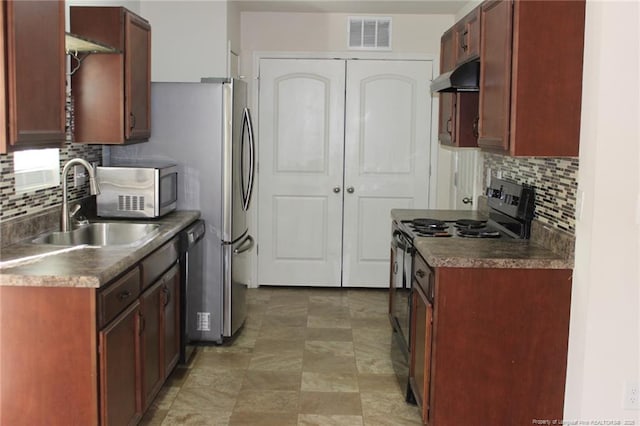 kitchen featuring visible vents, a sink, backsplash, ventilation hood, and appliances with stainless steel finishes