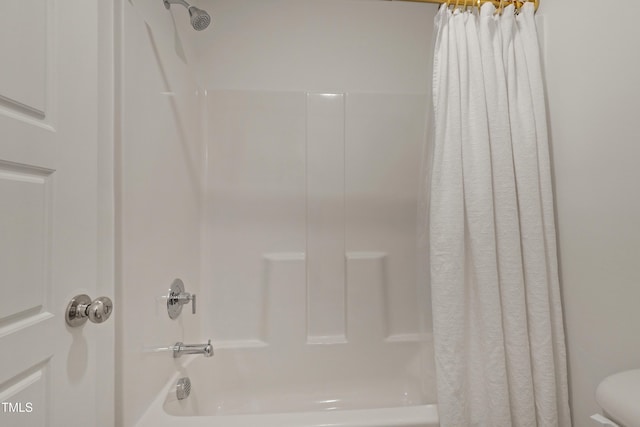 bathroom with shower / bath combo