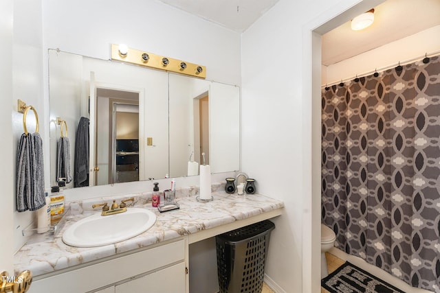 bathroom with a shower with curtain, toilet, and vanity