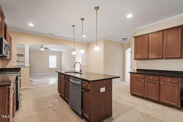 kitchen featuring baseboards, arched walkways, a sink, ceiling fan, and stainless steel appliances