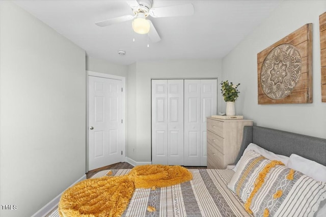 bedroom with a ceiling fan, baseboards, and a closet