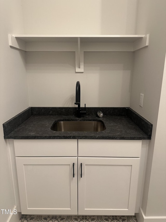 9000 Penny Rd, Raleigh, NC 27606 - bar area featuring a sink