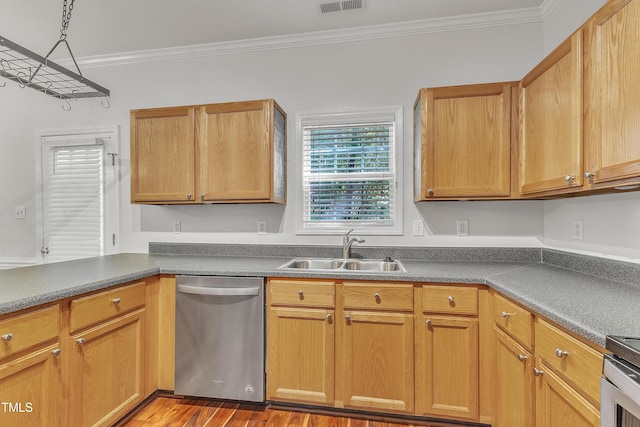 kitchen featuring visible vents, a sink, wood finished floors, appliances with stainless steel finishes, and crown molding