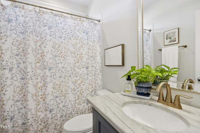 full bath with a shower with shower curtain, toilet, and vanity