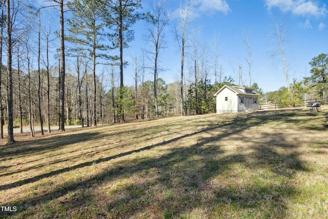 view of yard featuring a wooded view