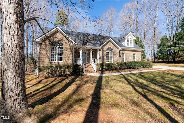 view of front of property featuring brick siding and a front lawn