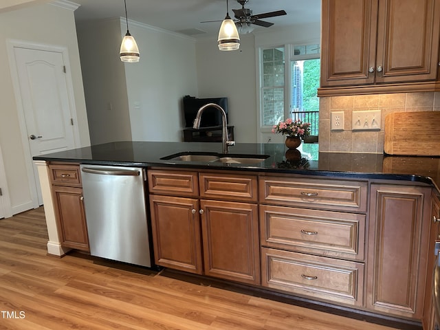 kitchen with a sink, light wood-style floors, ceiling fan, tasteful backsplash, and dishwasher