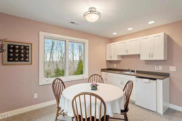 dining area featuring visible vents, recessed lighting, and baseboards