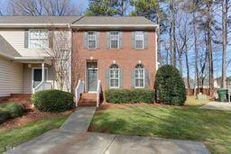 view of front of home featuring a front lawn