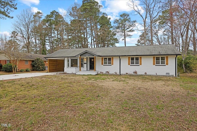 single story home featuring brick siding and a front lawn