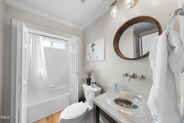 bathroom featuring shower / bathtub combination with curtain, toilet, wood finished floors, crown molding, and vanity