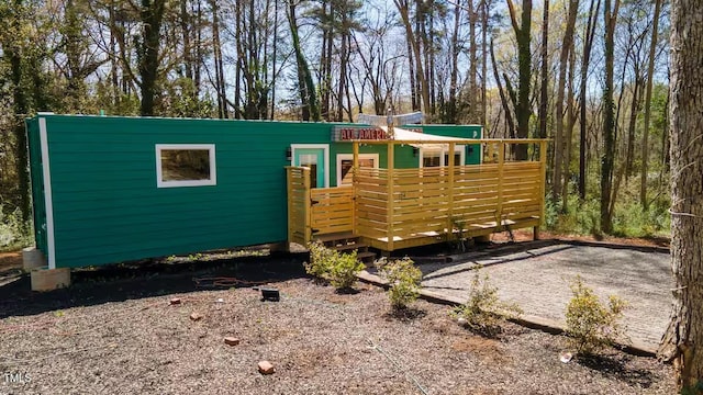 view of outbuilding with driveway