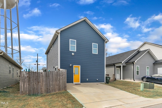 view of front of home with fence and driveway