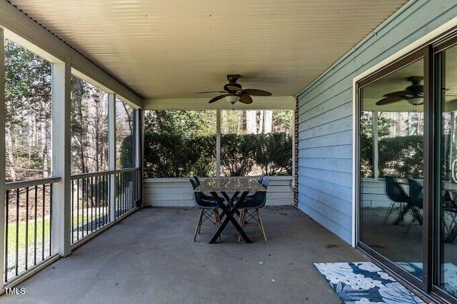 unfurnished sunroom with a healthy amount of sunlight and ceiling fan