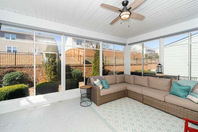 sunroom with ceiling fan