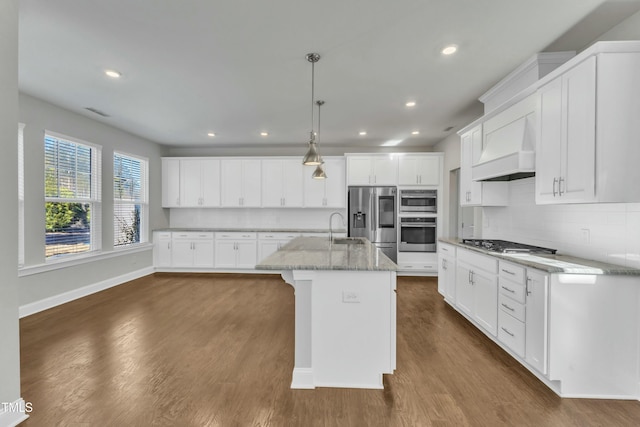 kitchen with custom exhaust hood, a sink, stainless steel appliances, dark wood-type flooring, and tasteful backsplash