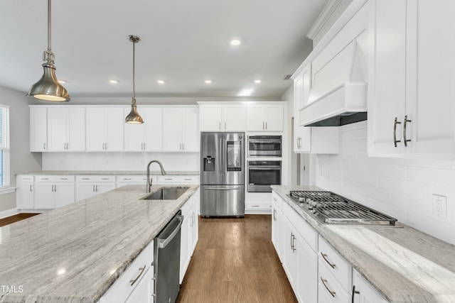 kitchen with a sink, stainless steel appliances, dark wood-type flooring, custom range hood, and white cabinets