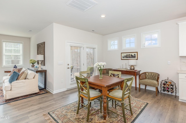 dining area featuring recessed lighting, visible vents, light wood-style flooring, and baseboards