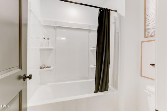 bathroom featuring shower / tub combo