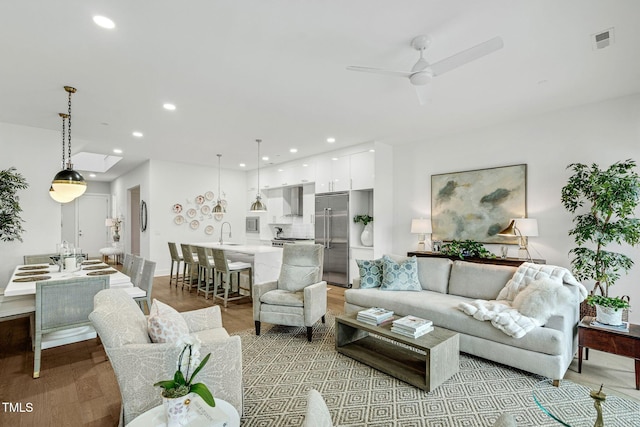 living room featuring visible vents, recessed lighting, light wood-type flooring, and ceiling fan