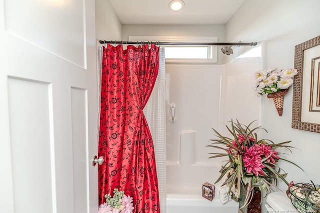 bathroom with shower / tub combo