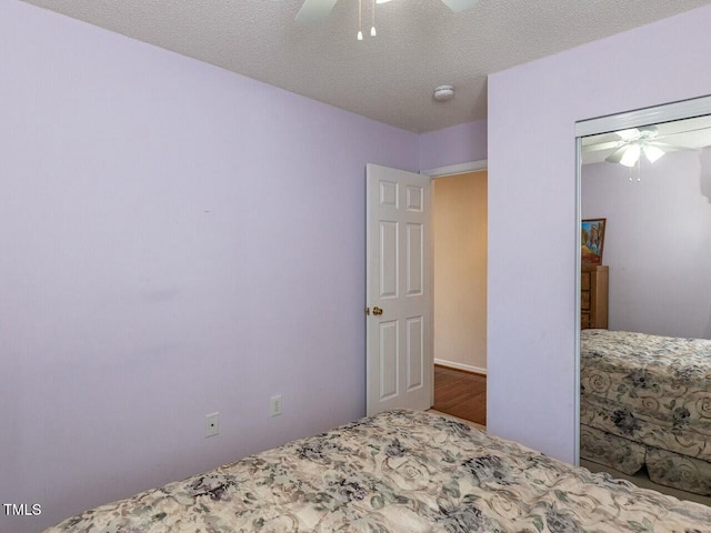 bedroom featuring a textured ceiling and ceiling fan