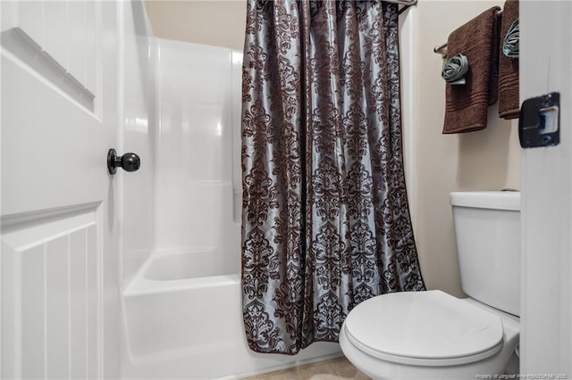 bathroom with toilet and shower / tub combo with curtain