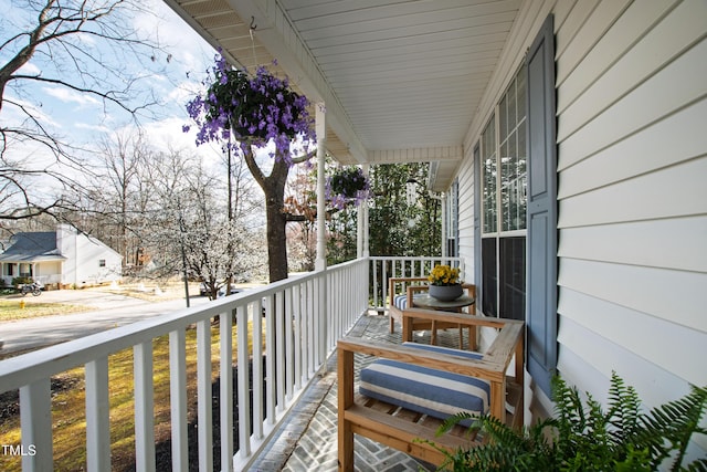 balcony featuring covered porch